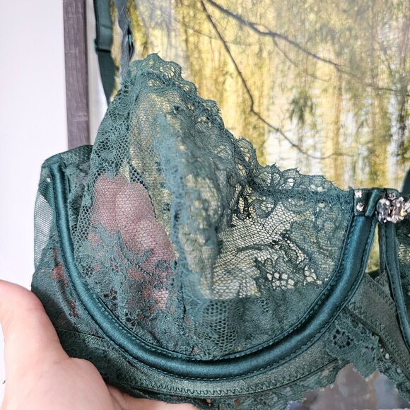 Vs Green Lace Bra - Picture 2 of 3